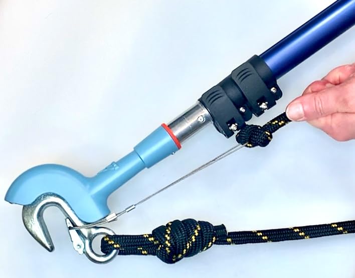 Quick release tow hook with corrosion-resistant design for saltwater use